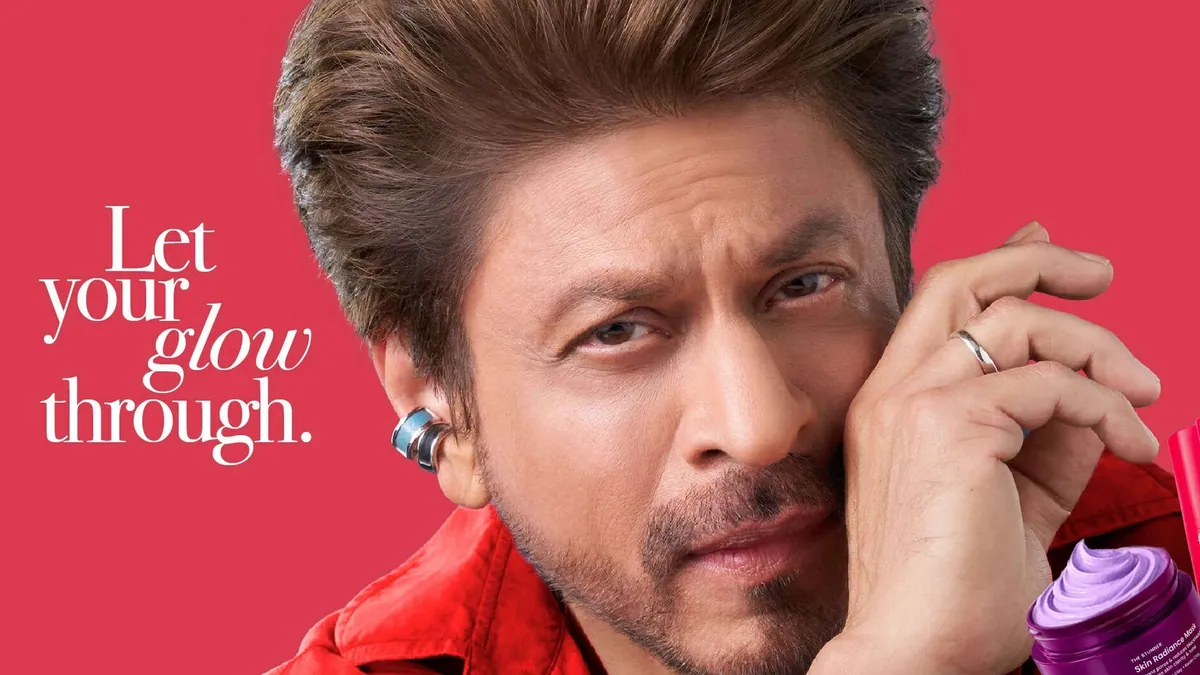 Shah Rukh Khan in Foxtale's Let Your Glow Through campaign, now running as outdoor across three metros