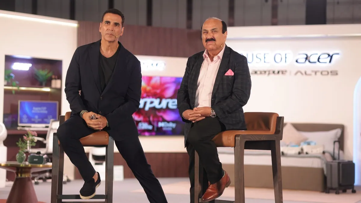 Akshay Kumar at the House of Acer launch alongside Harish Kohli, president and managing director of Acer India Group