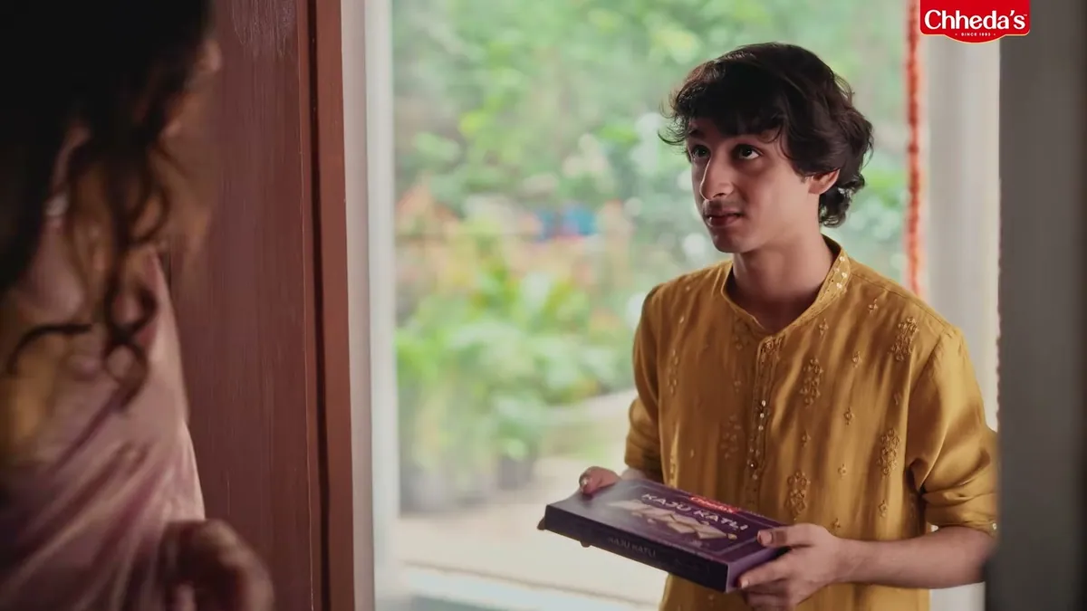 A frame from the Chheda’s Kaju Katli Raksha Bandhan film, a brother arriving at his sister’s home with a box of sweets