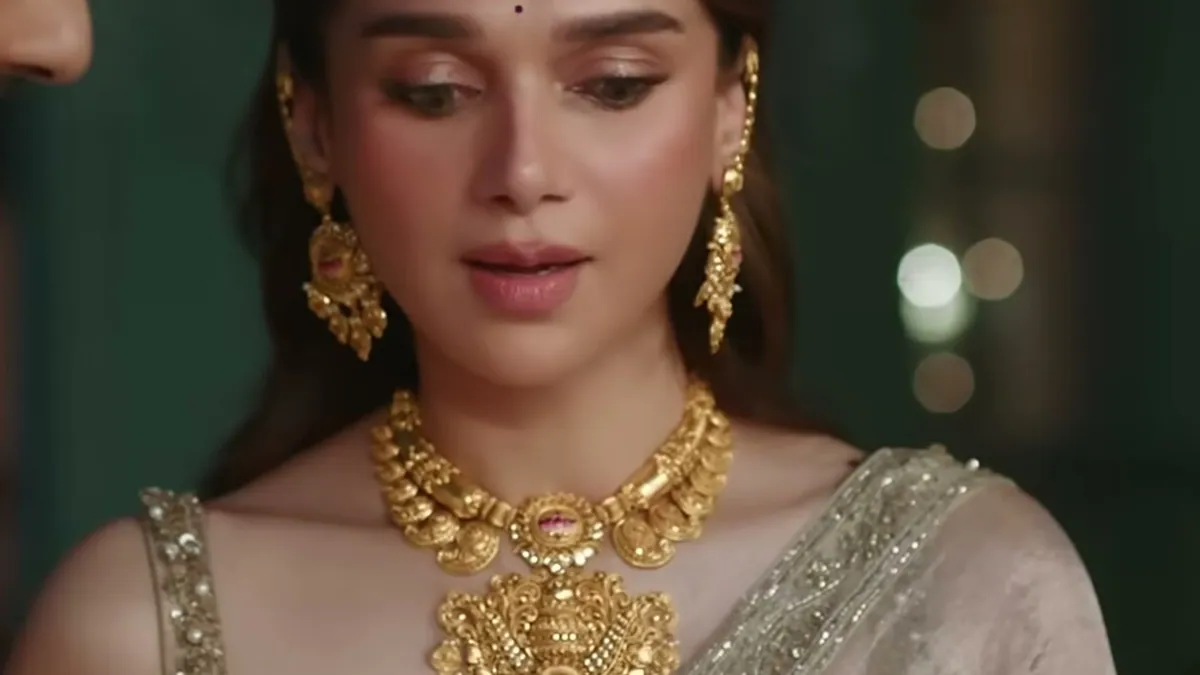 Aditi Rao Hydari in gold jewellery beside Siddharth, from the Indriya Festival of Love Diwali film