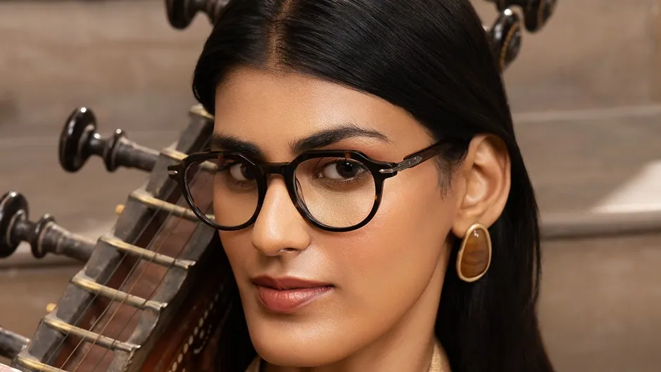 A Shunya frame worn in front of a sitar's tuning pegs